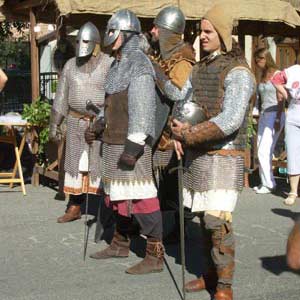 Costumi tradizionali dei guerrieri nel periodo medievale di Matilde di Canossa
