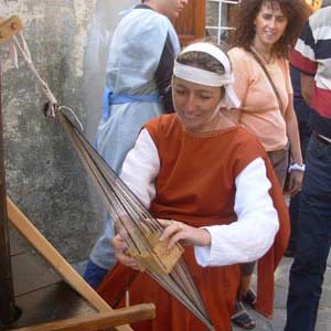 Tessitura antica di nastri in lana
